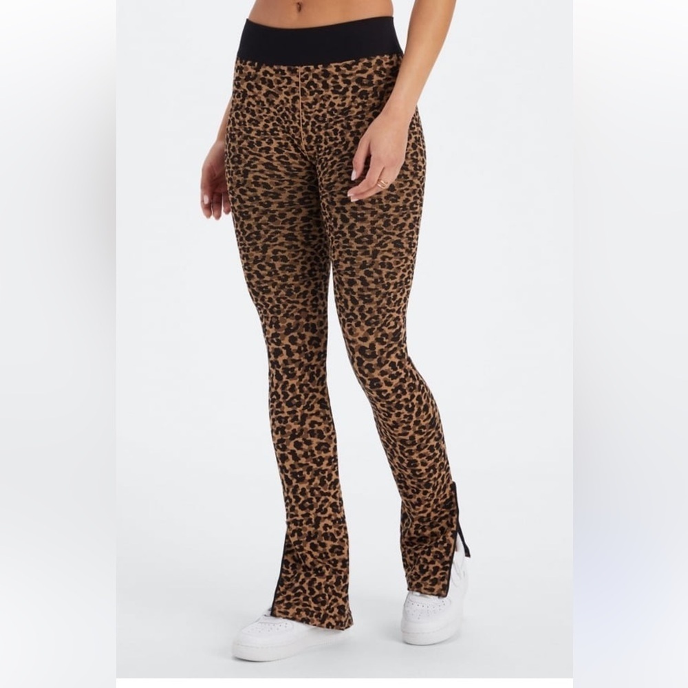 Fabletics Cloud Seamless High-Waisted Split Flare cheetah print women’s XS
